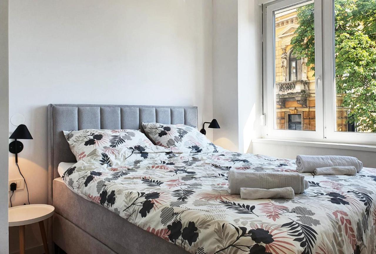 Stross 1 Bdrm *