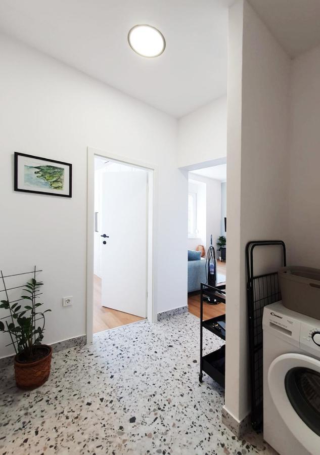 Stross 1 Bdrm *