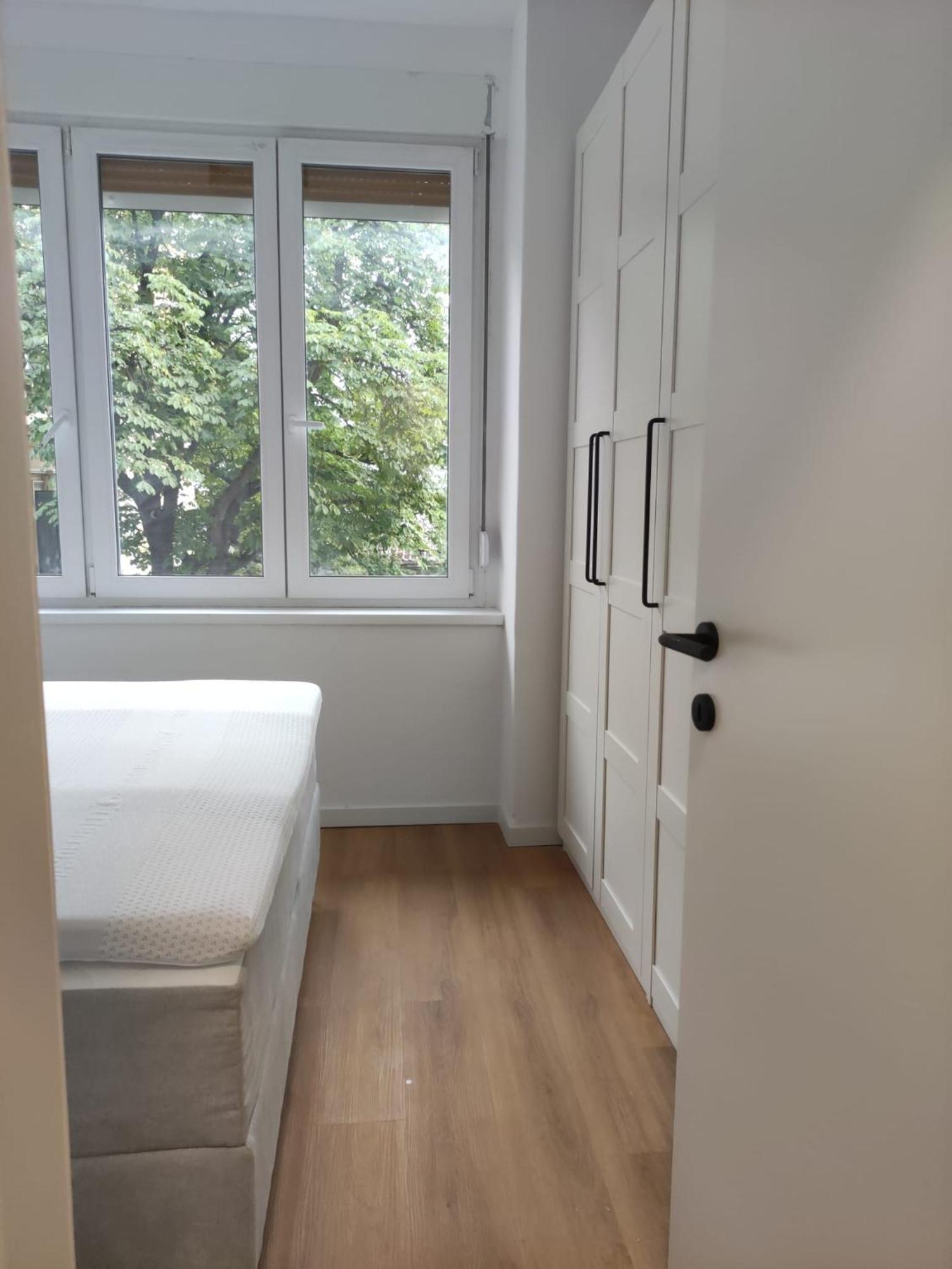 Stross 1 Bdrm *
